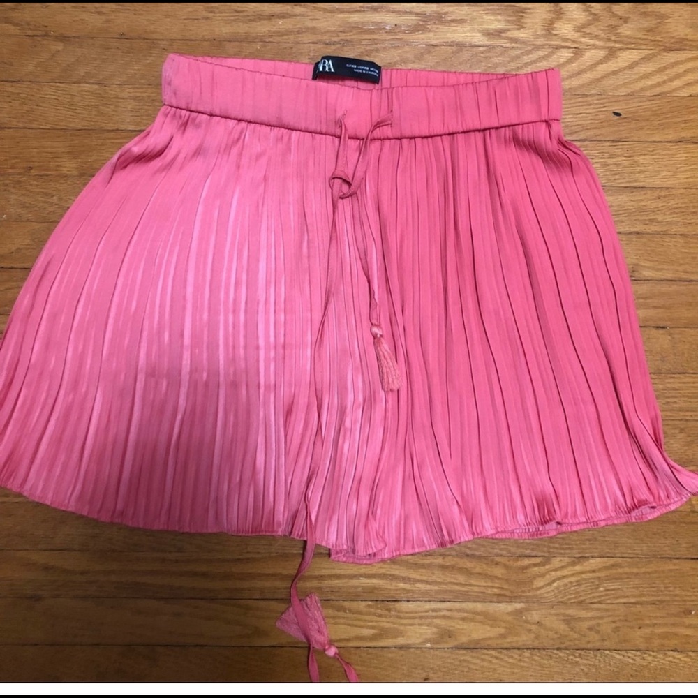 Zara pink pleated shorts